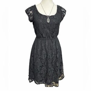 3x$15 bundle
Black lace dress. Mini